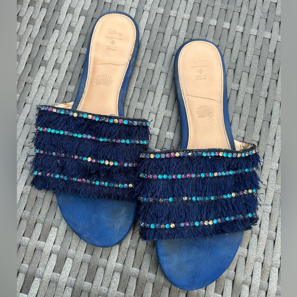 2/$20❤️- SHOES | Womens Disney X Call it Spring Aladdin slip on sandals size 9